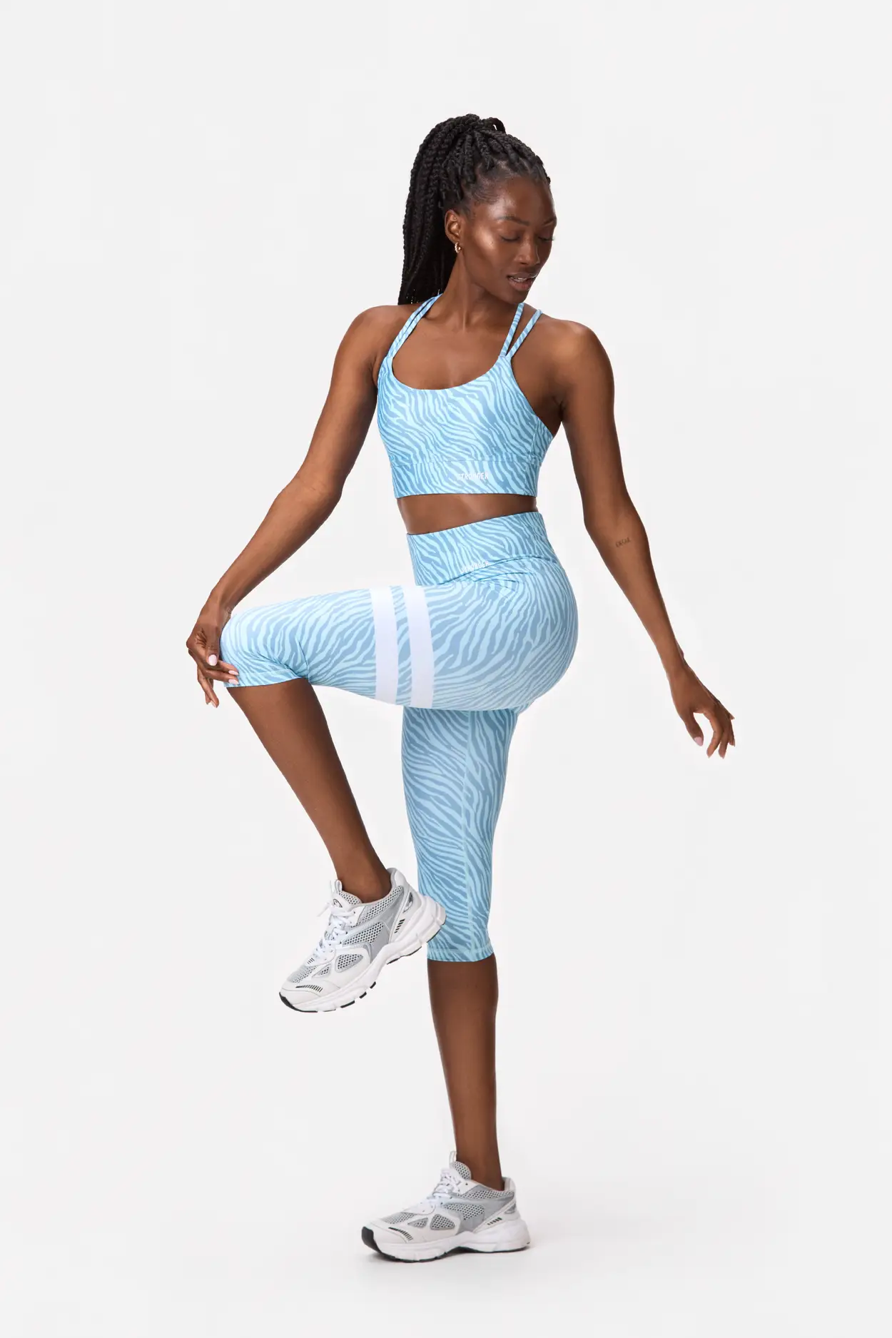 SUPERFLOWER Women's Capri Yoga Pants Workout Leggings Running Exercise  Active Athletic Gym Tights High Waist