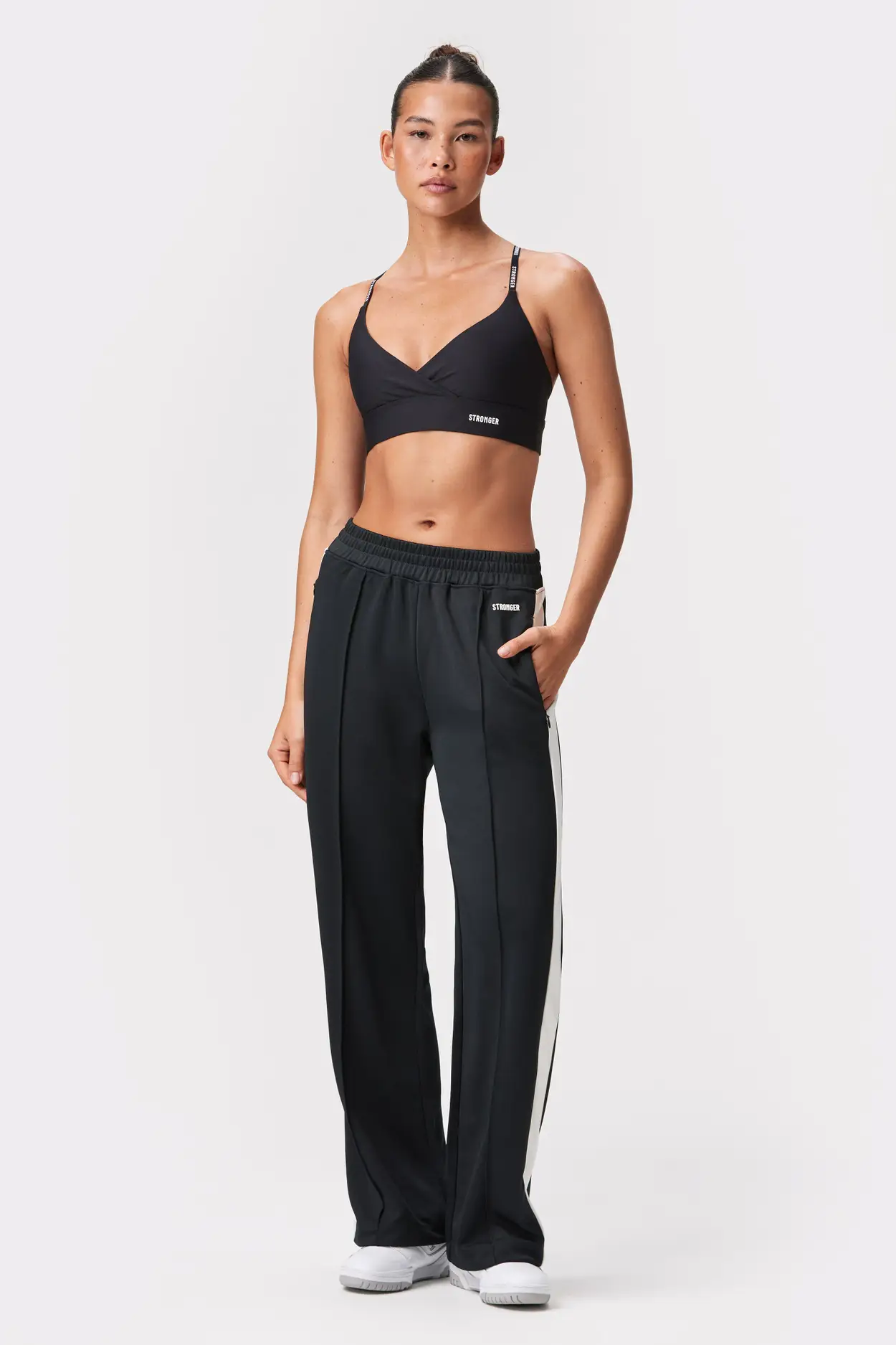 Light support sports bras  B. Extra Sportswear – B.Extra - Become